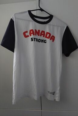 Hudson's Bay - Canada Strong Short Sleeve Tee